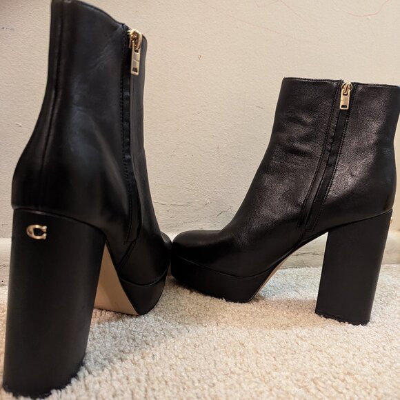 Coach Boots - Picture 1 of 3